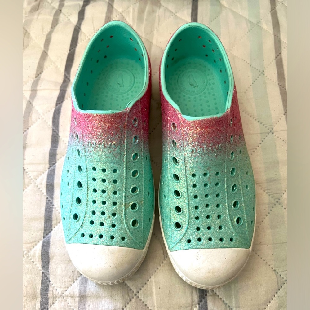 Native Brand. Girl Shoe. J1 size